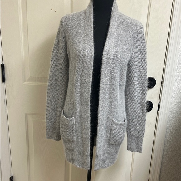 Fenn Wright Manson Sweaters - FENN WRIGHT MANSON Gray medium Cardigan Sweater, 70% Nylon, 30% Angora, EUC